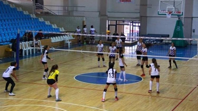 Bayanlar Voleybol Grup Müsabakaları Başladı