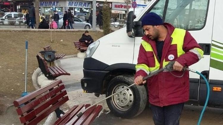 Elazığ’da Meydan Ve Parklarda Kış Temizliği Yapıldı