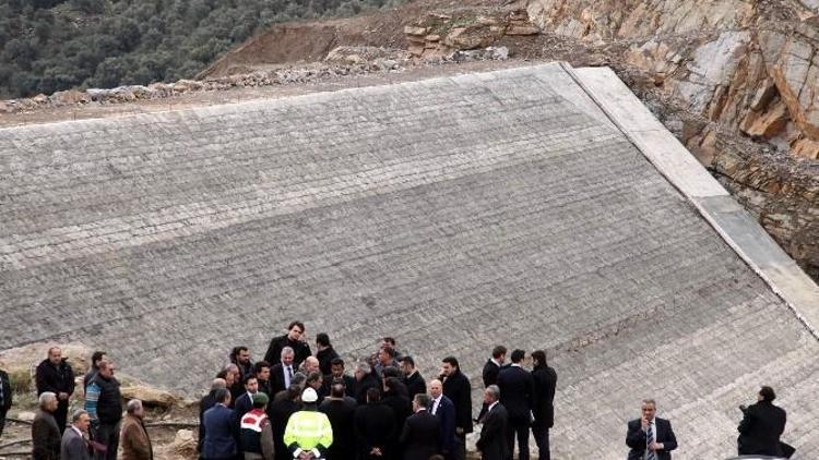 Bakan Eroğlu, Gökbel Barajı’nda İncelemelerde Bulundu