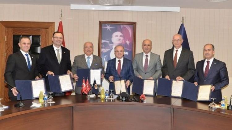 Mersin Çocuk Üniversitesi Ve Mersin Oryantiring Tarih Safarisi Ligi Protokolleri İmzalandı