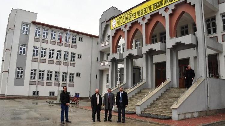 70.yıl Cumhuriyet Mesleki Ve Teknik Anadolu Lisesi Yeni Binasına Taşındı