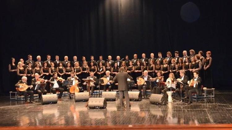 Türk Sanat Müziği Korosu Sezonun İlk Konserini Verdi