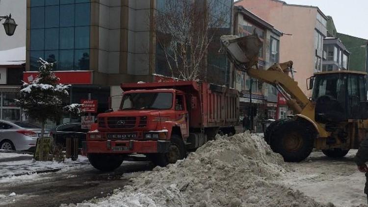 Kars Belediyesi’nin Kar Timleri Görev Başında