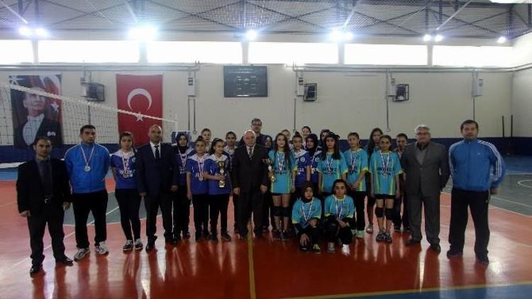 Genç Kızlarda Voleybolun Şampiyonu Anadolu Kız Meslek Lisesi Oldu