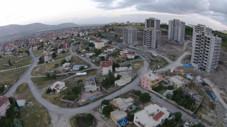 Niğde’de Kentsel Dönüşüm Alanında 302 Yapının Yıkımı Gerçekleştirildi