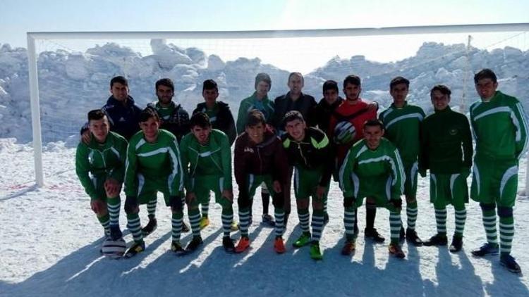 Hakkari’de Liseler Arası Futbol Turnuvası Sona Erdi