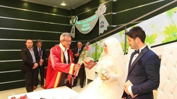 Başkan Köşker Sevgililer Günü’nde Nikah Kıydı