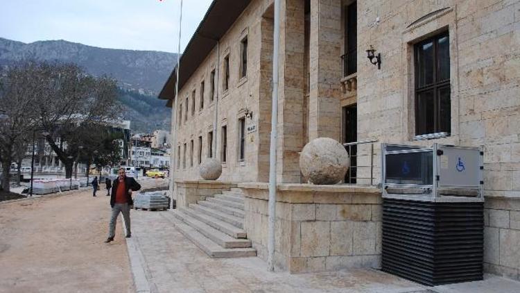 Amasya Hükümet Konağı’na Engelli Asansörü Yapıldı