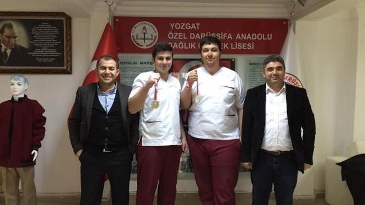 Yozgat Darüşşifa Sağlık Meslek Lisesi Güreşte İki Birincilik Elde Etti