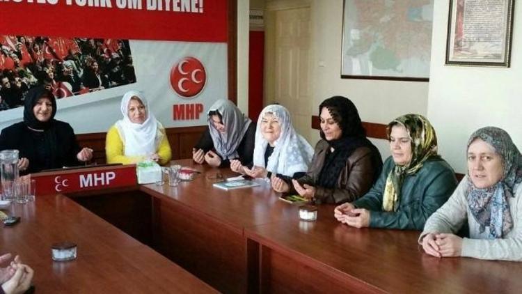 MHP’li Kadınlar Eskişehirli Şehit Yusuf Haldun Uslu İçin Yasin-i Şerif Okudu