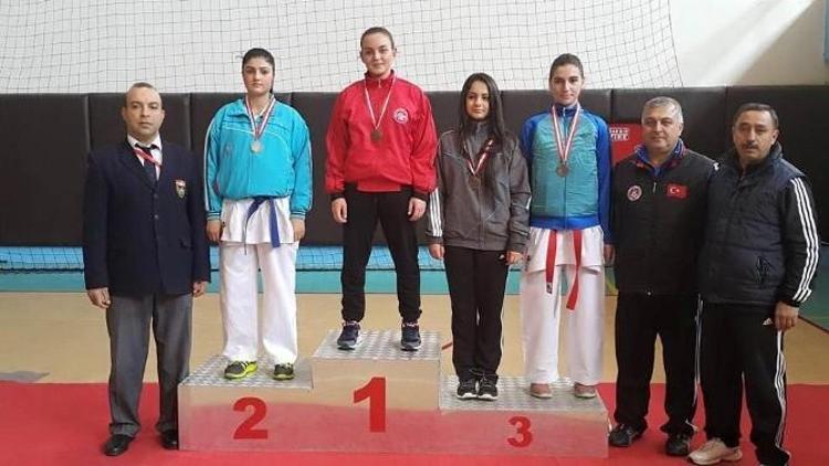 Okul Sporları Karate Şampiyonasında Manavgat Madalyaları Topladı