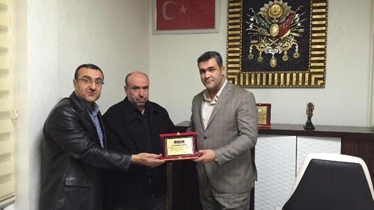 İyider Ve Hicret Vakfından Hayırseverlere Plaket