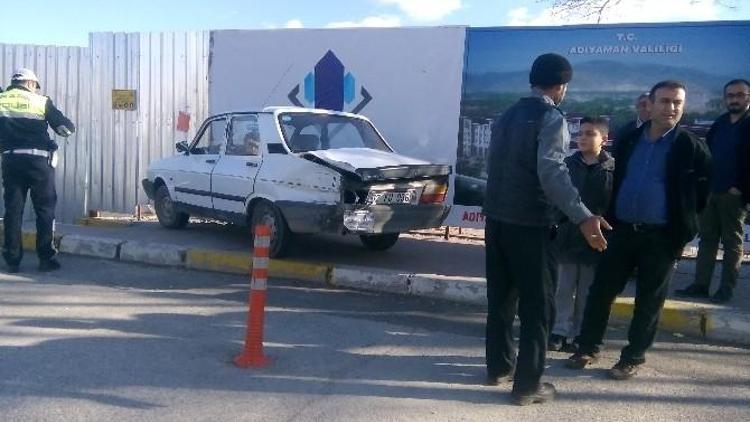 Otomobiller Çarpıştı: 1 Yaralı