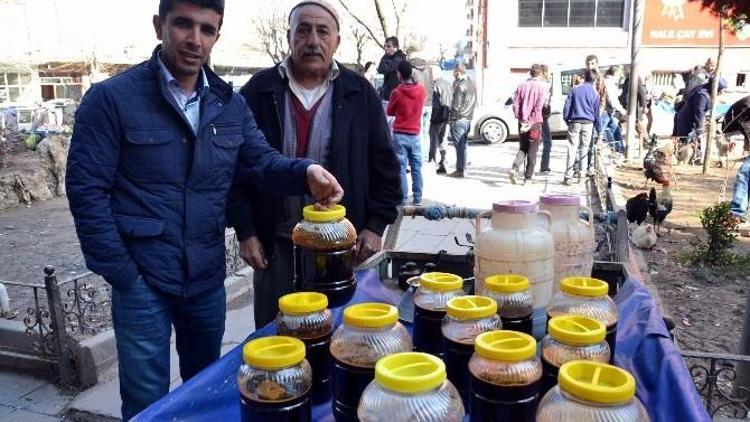 Siirt’in Yerli Pekmezi Rağbet Görüyor