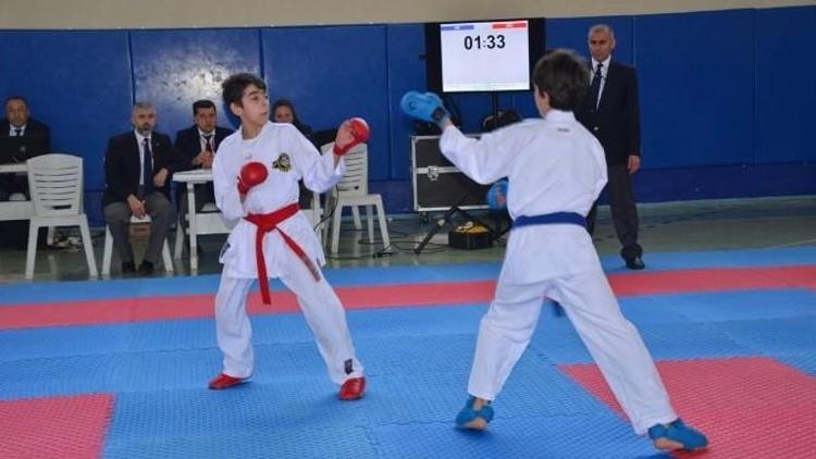 Analig Karate Yarı Final Müsabakaları Sona Erdi