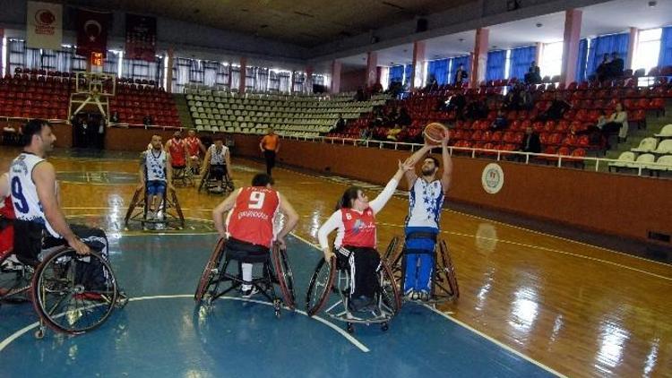 Büyükşehir İkinci Yarıya Galibiyetle Başladı 70 - 54