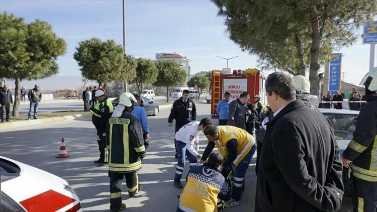 Denizlide trafik kazaları: 16 yaralı