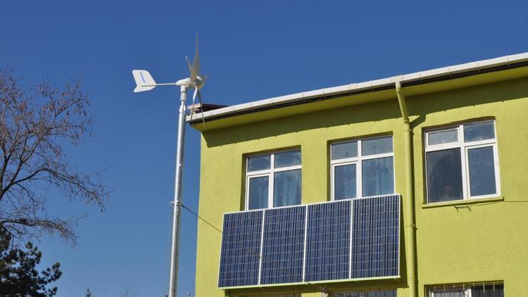 Okulun elektrik ihtiyacı güneşten karşılanıyor