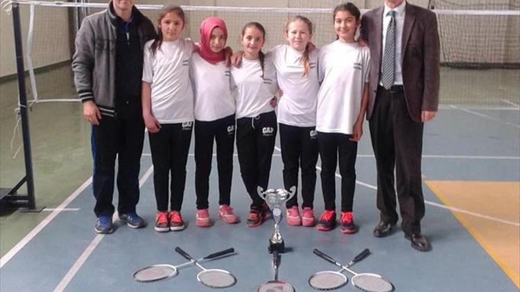 İhsangazi Ortaokulu Badminton İl birincisi oldu