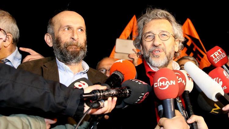 Gazeteci Dündar ile Gül cezaevinden çıktı