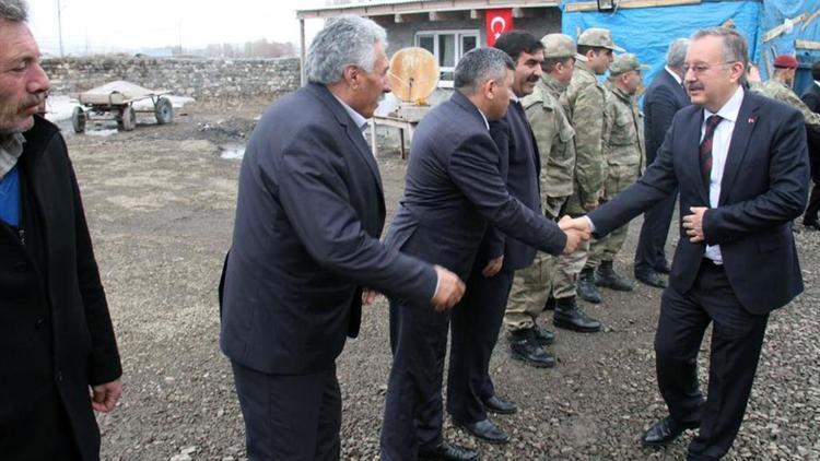 Vali Özdemirden Şehit Tazegülün yakınlarına taziye ziyareti