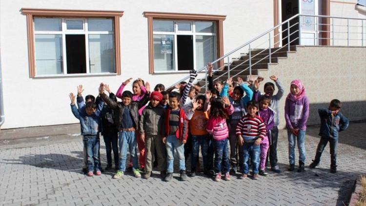 Suriyeli çocuklar için Türkçe kursu