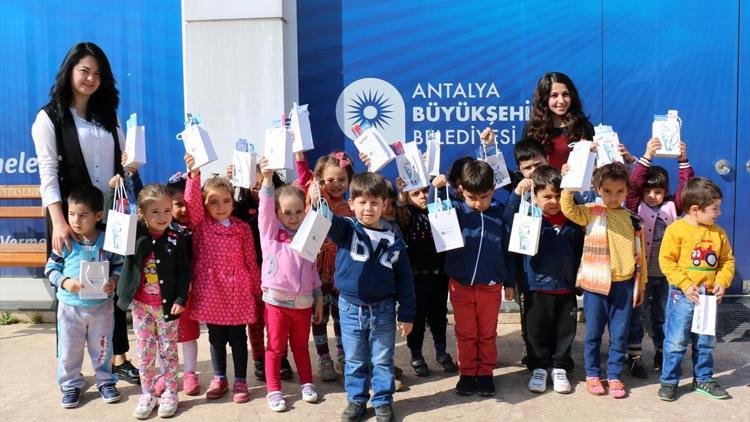 Antalyada çocuklara diş taraması yapıldı