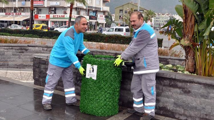 Marmariste işlek caddelere dekoratif çöp sepeti