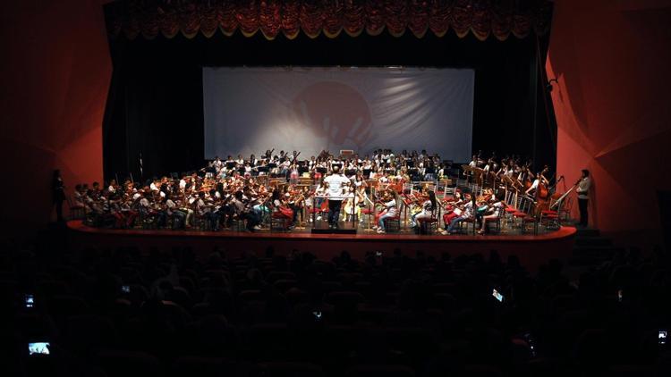 Eskişehirde çocuk senfoni orkestrası konser verdi