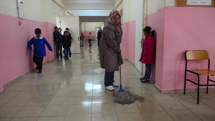 Roman kadın hayatı okumaya başladı