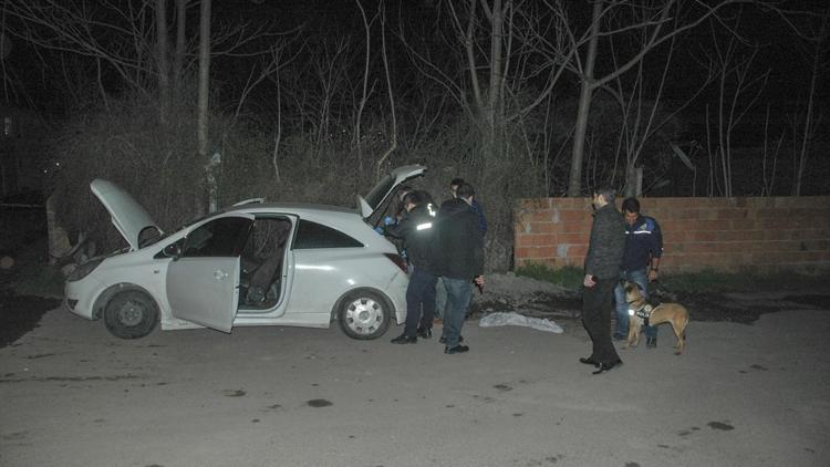 Çorluda şüpheli araçtan kalaşnikof ve çelik yelek çıktı