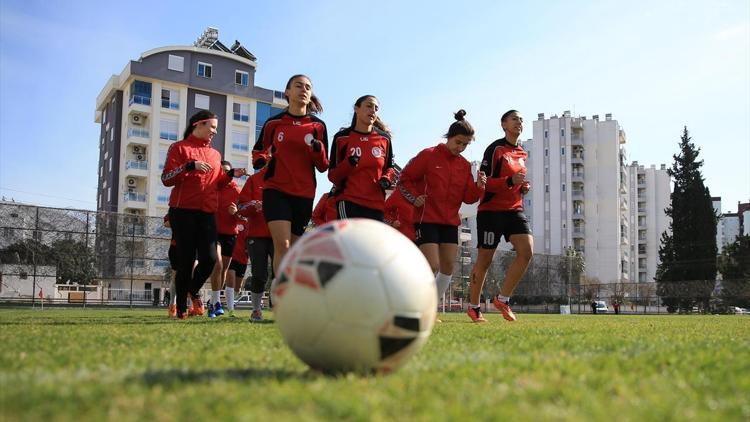 Futbolun kadın emekçileri