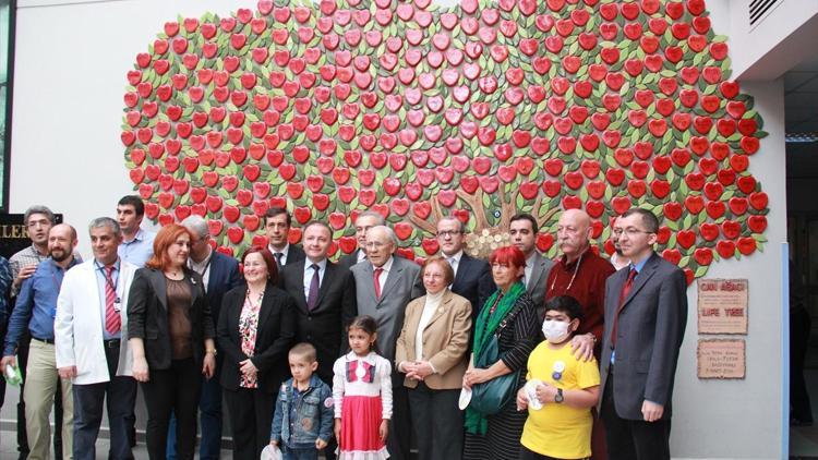 Çocuk böbrek naklinin 30. yılı için Can Ağacı anıtı