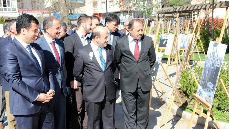 Çarşambada merhum Erbakanın fotoğraflarından oluşan sergi açıldı