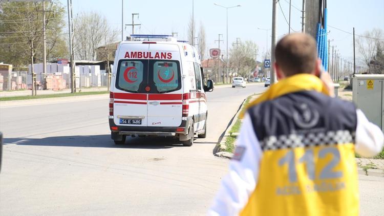 Sakaryada ambulansla otomobil çarpıştı: 2 yaralı