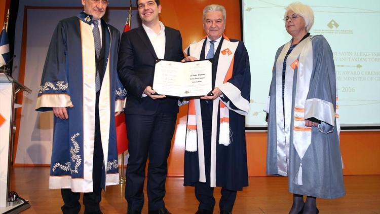 İzmir Ekonomi Üniversitesinden Yunanistan Başbakanı Çiprasa fahri doktora