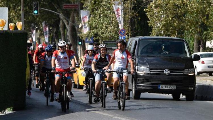 Beşiktaşta demokrasi için pedal çevirdiler