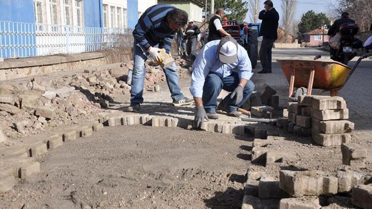 Suşehri Belediyesi parke ve temizlik çalışmalarına başladı