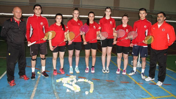 Badmintonun yıldızları Avrupa Şampiyonasına hazırlanıyor