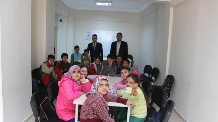 Suriyeli sığınmacılara Türkçe dersi