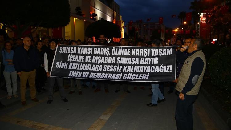 Adanada izinsiz yürüyüşe polis müdahalesi