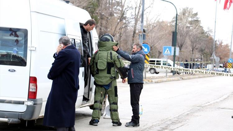 Askeri lojman önünde şüpheli poşet