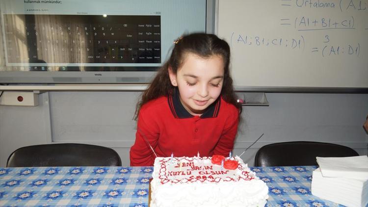 Suriyeli öğrenciye Kaymakamdan doğum günü sürprizi