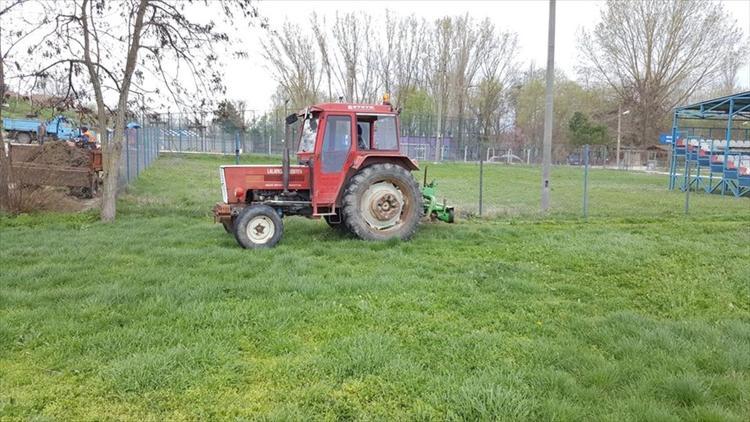 Lalapaşa futbol sahası temizleniyor