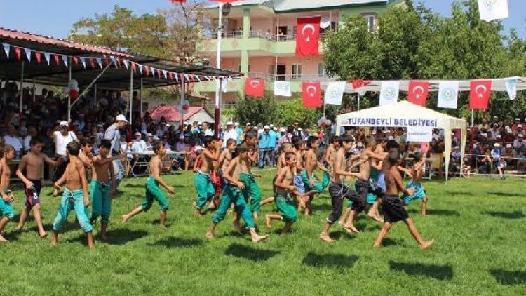 Tufanbeylide güreş coşkusu