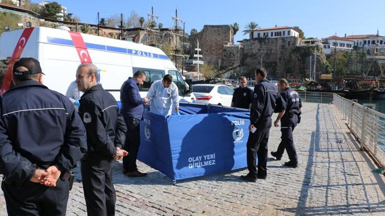 Antalyada falezlerde erkek cesedi bulundu