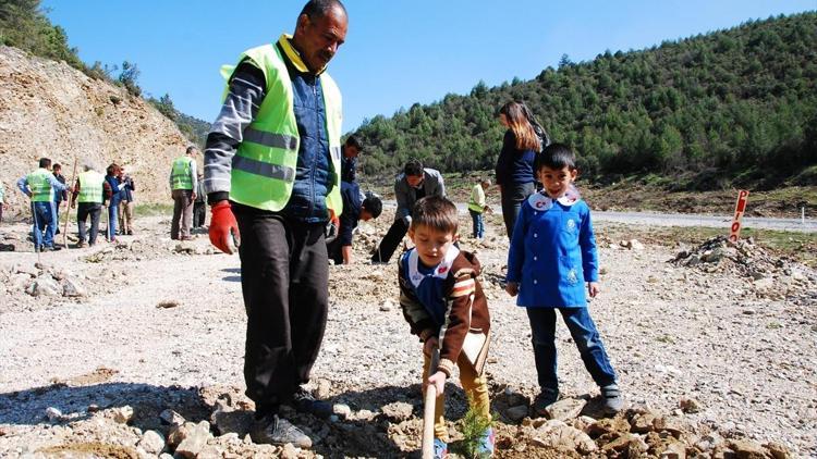 Nevruzu fidan dikerek kutladılar