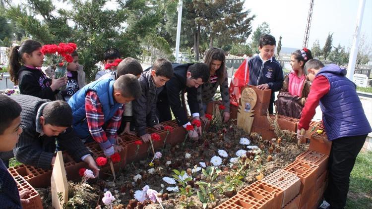 İlkokul öğrencilerinden şehit ailesine ziyaret