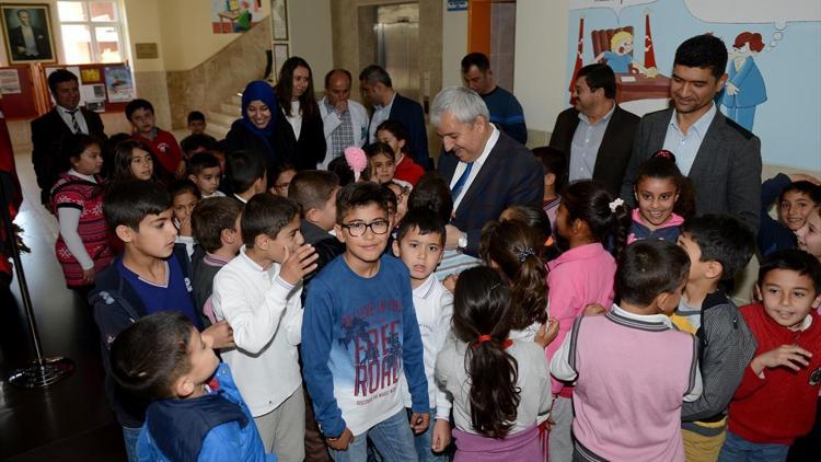 Başkan Çetinkaya, Kariyer Günü etkinliğinde öğrencilerle bir araya geldi