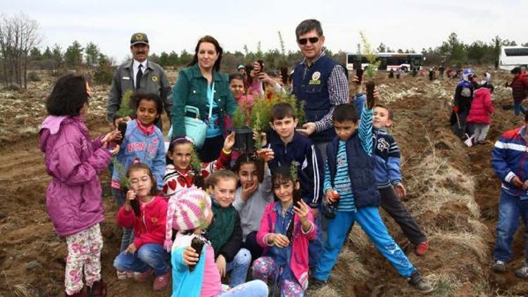 Eskişehirde 21 okul, 21 bin fidanı toprakla buluşturdu